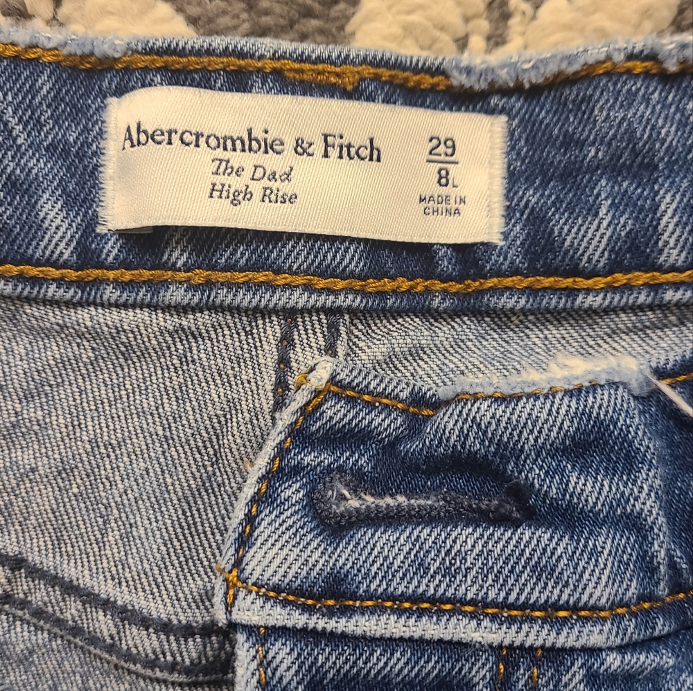 Abercrombie high rise Dad Jean 8L